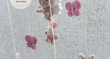 Móbile Flores, Borboletas e Anjo em Tricotin