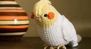 Calopsita amarela em amigurumi