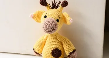 Girafinha Peso de Porta em Amigurumi