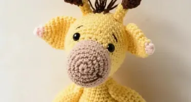 Girafinha Peso de Porta em Amigurumi