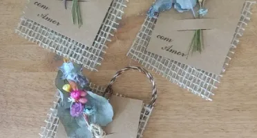 Tag Kraft com Buque com flores desidratadas