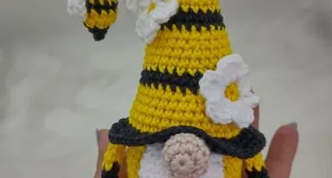 Mini Gnomo Em Crochê Abelha