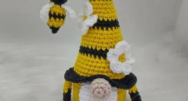 Mini Gnomo Em Crochê Abelha