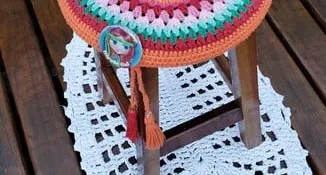 Capa de Banqueta Mandala Multicolorida em Crochê