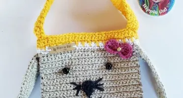 Bolsinha Infantil Coelhinha em Crochê