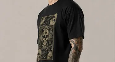 Camiseta Preta Cards of Skull - Tamanho P