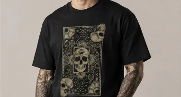 Camiseta Preta Cards of Skull - Tamanho P