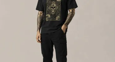 Camiseta Preta Cards of Skull - Tamanho P