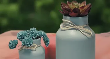 Conjunto de 2 vasos de cerâmica estilo latão