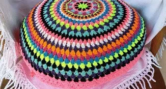 Capa de Almofada Mandala Neon em Crochê