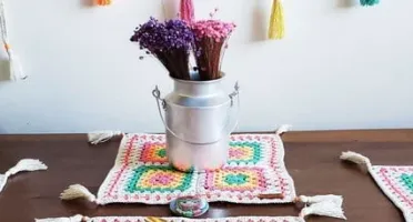 Kit Sousplats / Porta Prato Quadrado em Crochê (04 Peças)