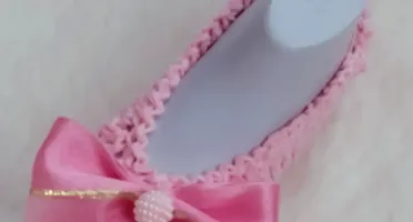 Sapatinho Rosa com Laço — 6 a 9 Meses