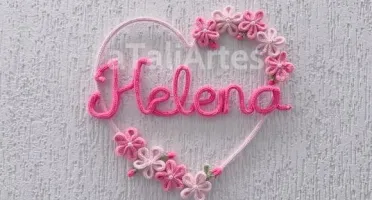 Guirlanda de Coração Personalizado com Flores Tricotin