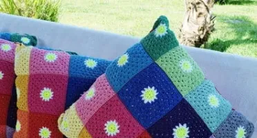 Capa de Almofada Colorida em Crochê