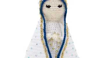 Nossa Senhora de Manto Branco em Amigurumi