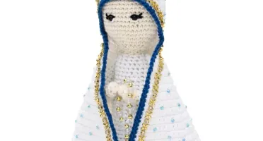 Nossa Senhora de Manto Branco em Amigurumi