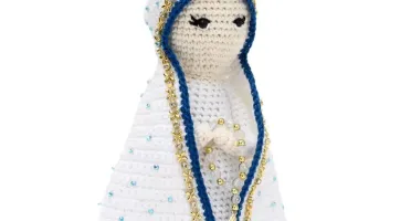 Nossa Senhora de Manto Branco em Amigurumi