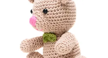 Ursinho de Gravata Verde em Amigurumi