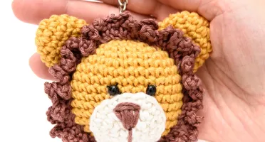 Chaveiro cabeça de leão em amigurumi