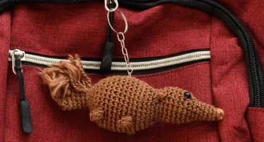 Chaveiro tamanduá em amigurumi