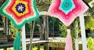 Varal de Estrelas Multicoloridas em Crochê