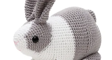 Coelho Holandês Cinza e Branco em Amigurumi