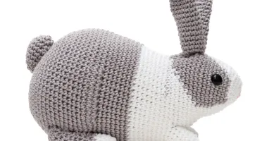 Coelho Holandês Cinza e Branco em Amigurumi