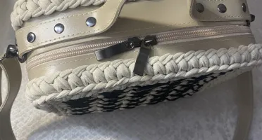 Bolsa Bag Ayla Clara com Detalhes Pretos