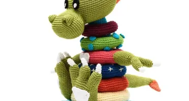 Brinquedo educativo Dinotower em amigurumi