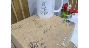 Kit Caixa MDF com Canecas Personalizadas