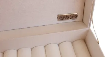 Caixa Porta-Anéis em Material Sintético