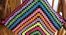Capa de Almofada Dupla Face em Crochê Multicolorida