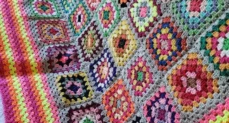 Manta Multicolorida em Crochê