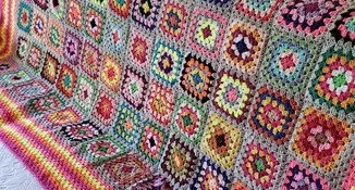 Manta Multicolorida em Crochê