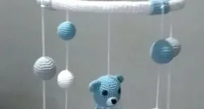Mobile de Croche com Ursinhos e Bolinhas