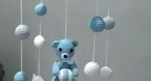 Mobile de Croche com Ursinhos e Bolinhas