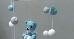 Mobile de Croche com Ursinhos e Bolinhas