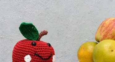 Maçã em amigurumi