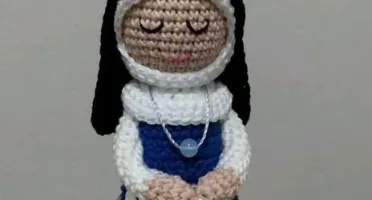 Santa Dulce ou Santa Terezinha Crochê