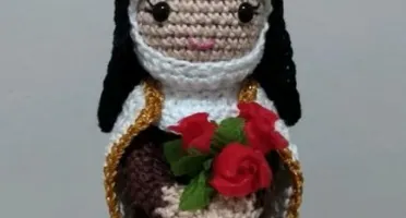 Santa Dulce ou Santa Terezinha Crochê