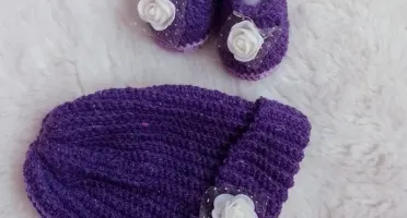Kit Sapatinho e Touca Lilás — 6 a 9 Meses