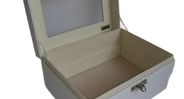 Estojo Médio Branco para Joias com Visor