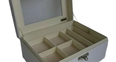 Estojo Médio Branco para Joias com Visor
