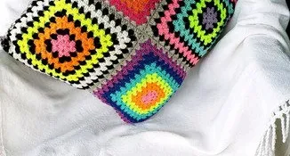 Capa de Almofada Dupla Face Multicolorida em Crochê