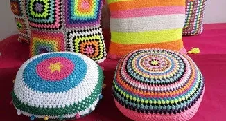 Capa de Almofada Dupla Face Multicolorida em Crochê