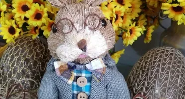 Coelho Rústico com terno de juta Jeans (30cm)