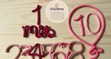 Kit Mêsversário com Nome personalizado em tricotin