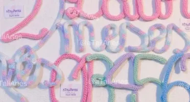 Kit Mêsversário com Nome personalizado em tricotin