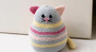 Gato Listrado Peso de Porta em Amigurumi