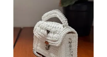 Bolsa de crochê com fio de malha